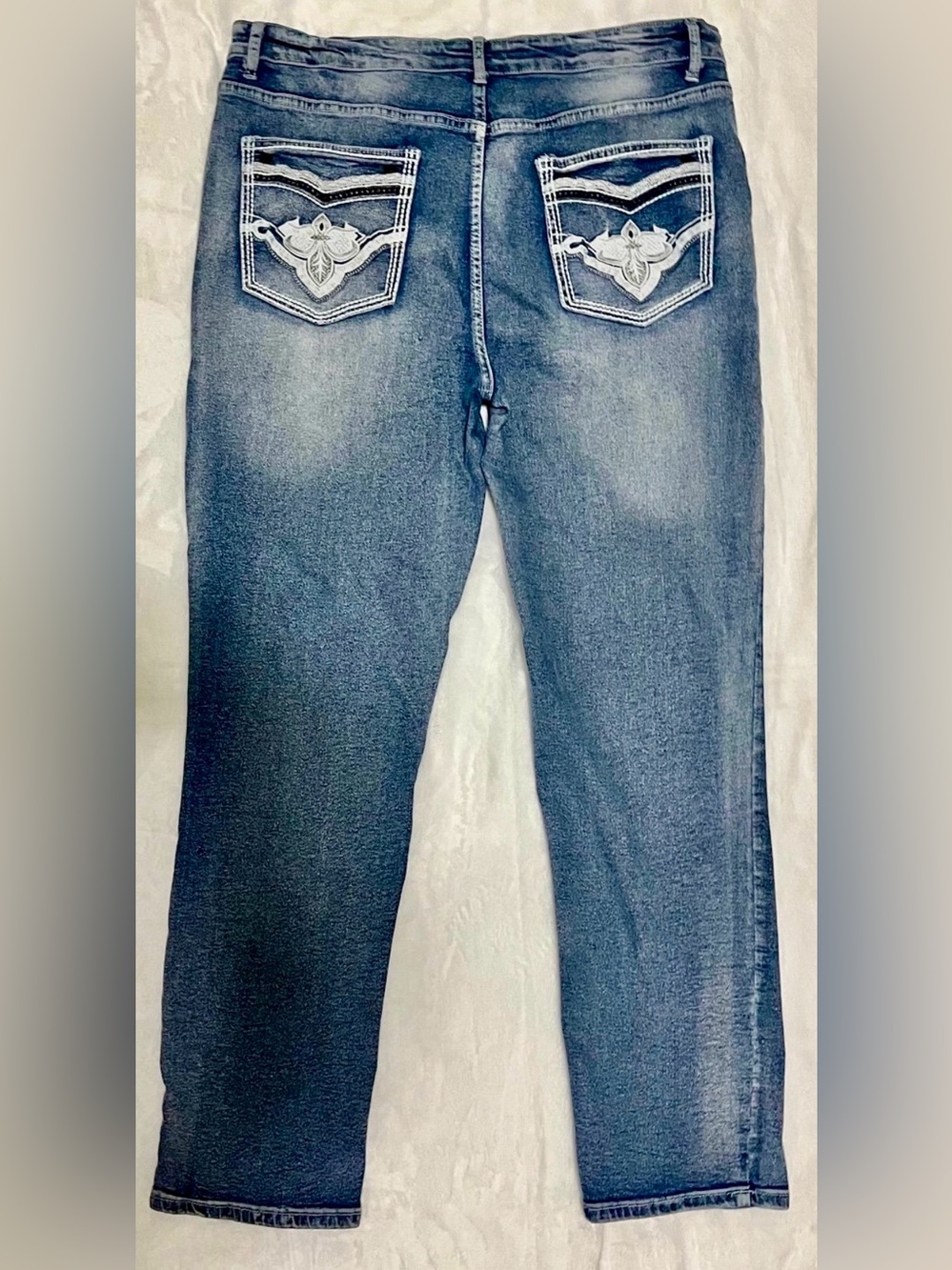 Women’s Jeans in Faded Blue Denim